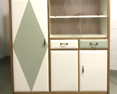 Vitrinenschrank