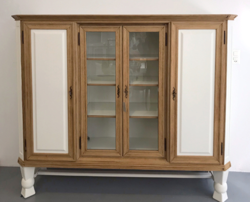 Antiker Vitrinenschrank