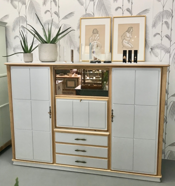 Antiker Buffetschrank - My CMS