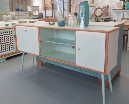 Highboard mit Vitrine