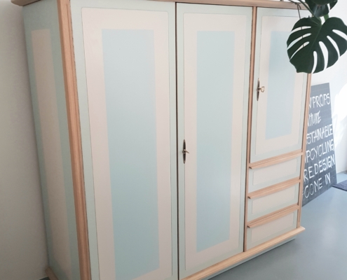 Kleiderschrank
