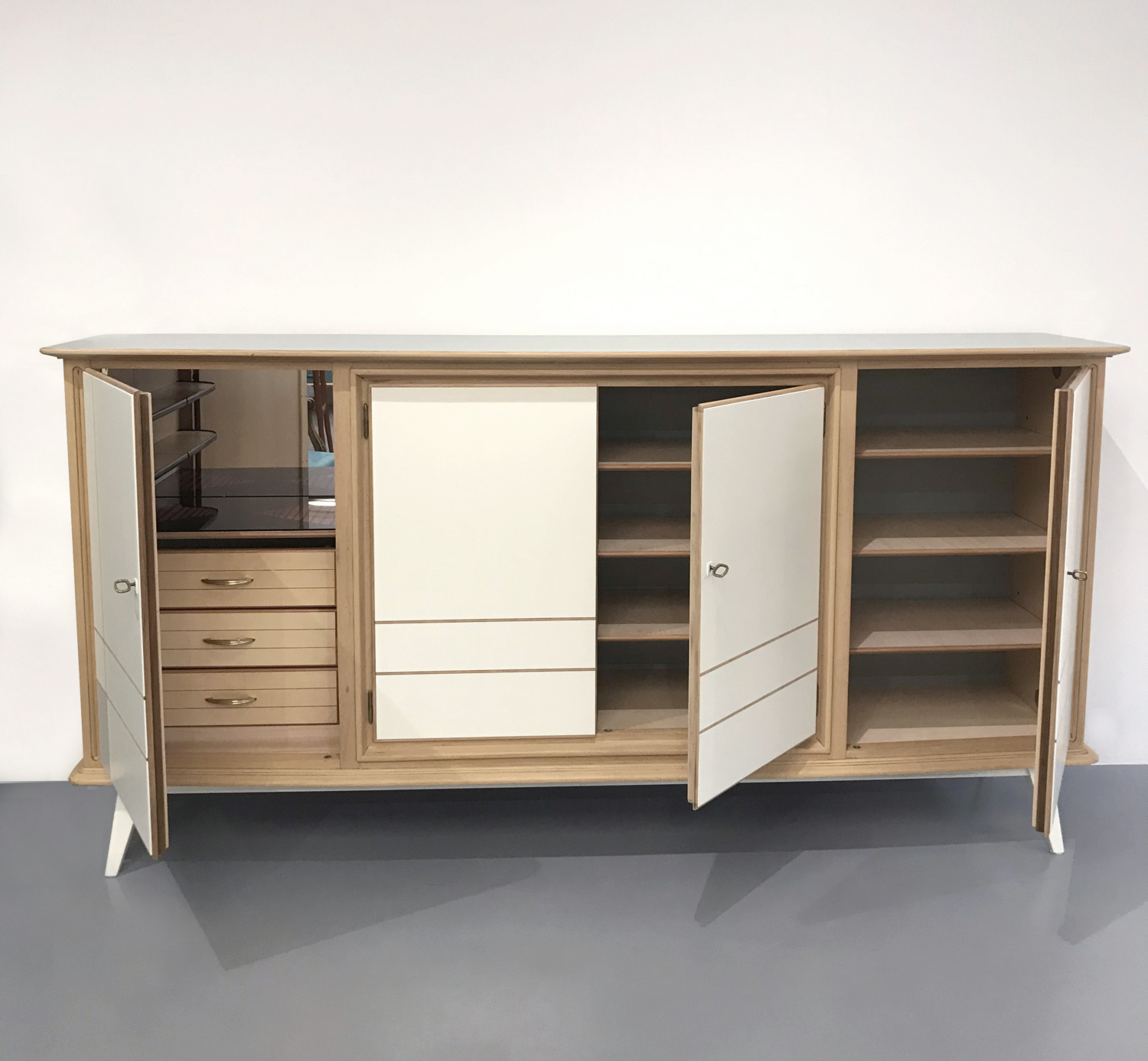 Viertüriger Buffetschrank - My CMS