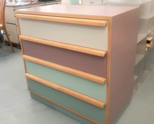 Kommode in rosa