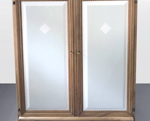 Zweitüriger Schrank
