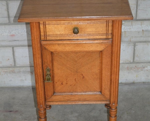 Biedermeier Nachttischchen
