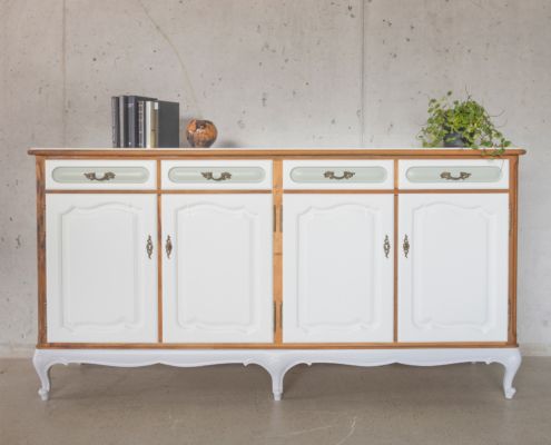 Neobarock Buffetschrank mit Türen und Schubladen