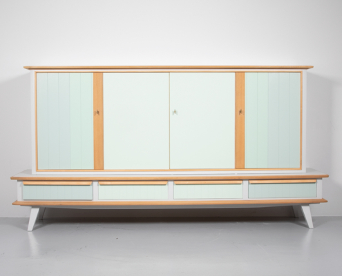 Highboard viertuerig in pastellgruen