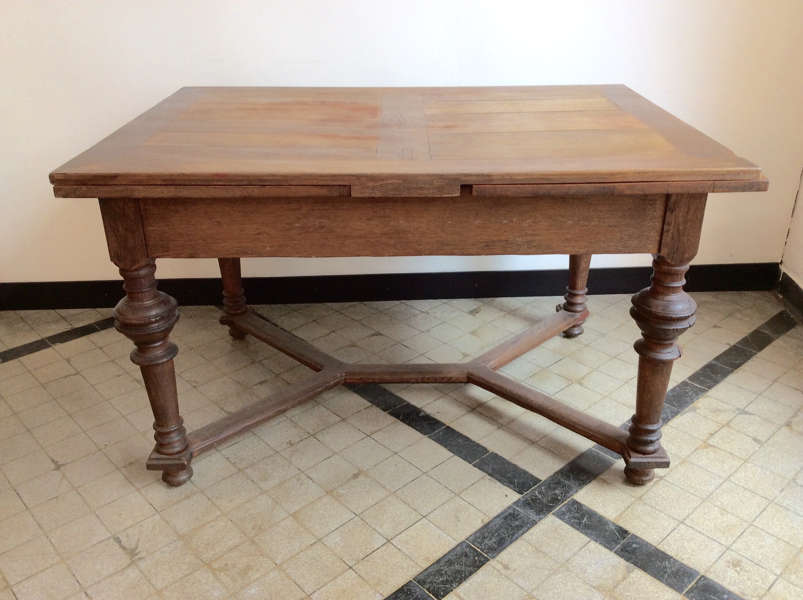 Ausziehbarer Holztisch - My CMS