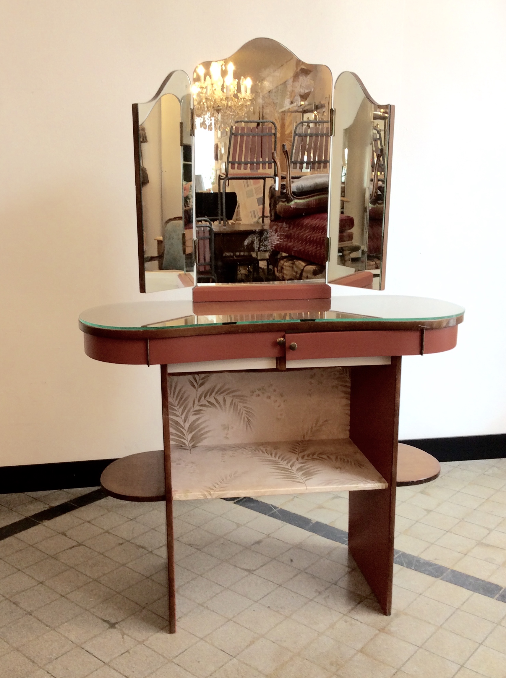 Schminktisch aus den 30er Jahren - My CMS