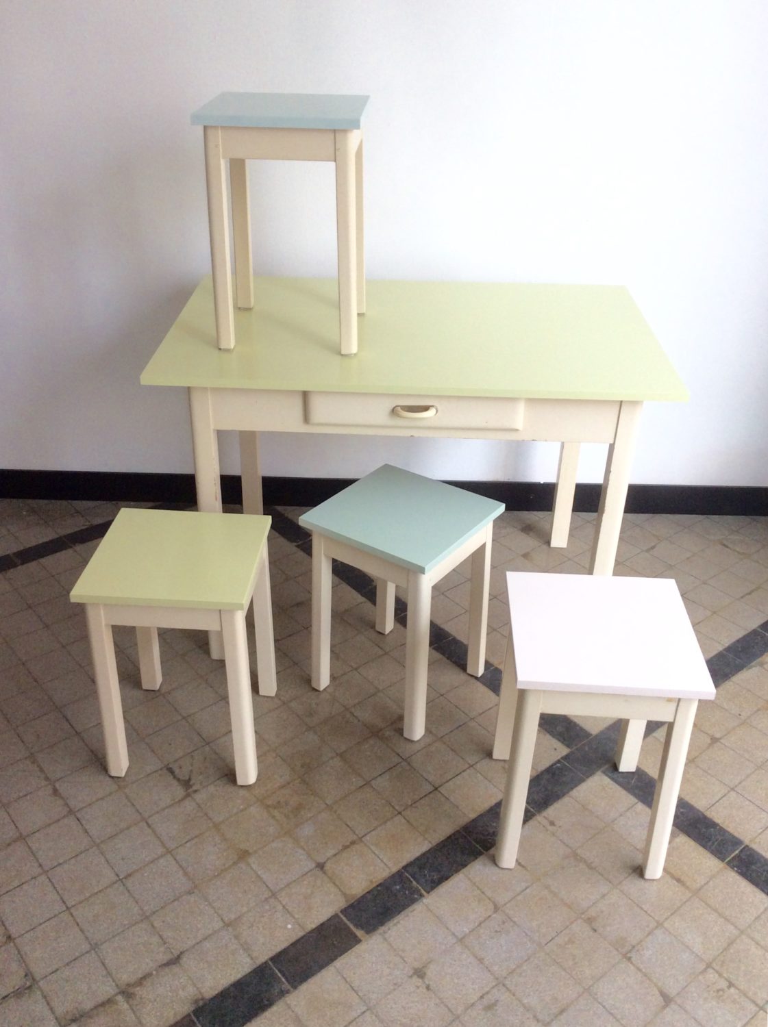 Küchentisch und Hocker - My CMS