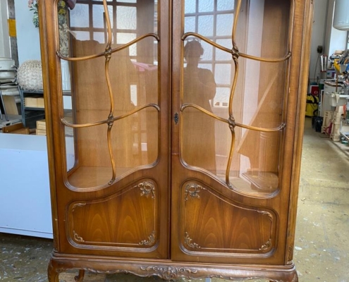 Vitrinenschrank