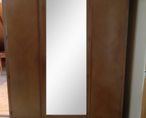 Kleiderschrank
