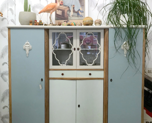 Vitrinenschrank