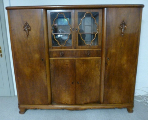 Vitrinenschrank
