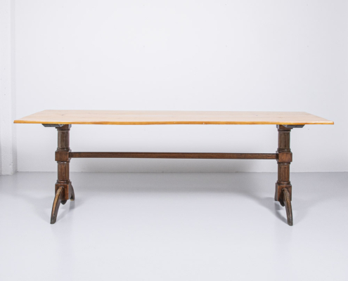 Tannen Holztisch mit Konsolenfuss