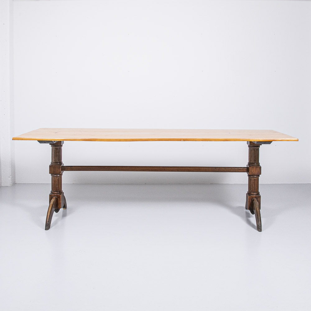 Tannen Holztisch mit Konsolenfuss
