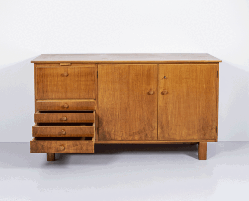 Nussbaum Sideboard, abschliessbar