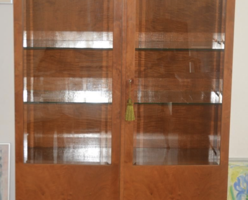 Vitrinenschrank