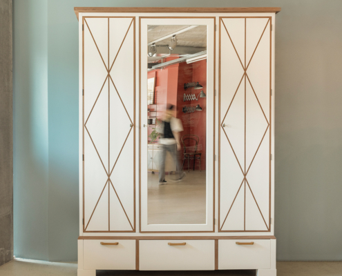 kleiderschrank mit Spiegel in Weiss