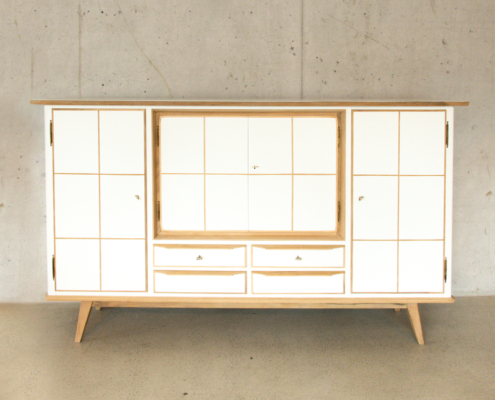 Buffetschrank aus Holz in Weiss