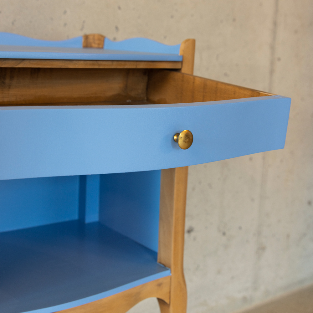 Nachttisch hochbeinig in blau aus Holz